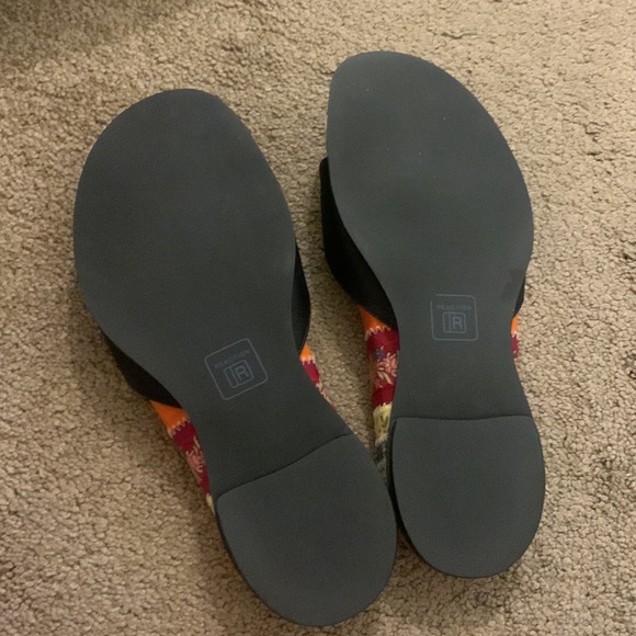 Reaction Kenneth Cole Sandals - Picture 4 of 4